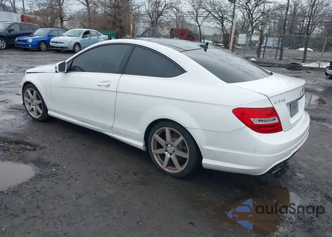 2013 Mercedes-Benz C 250 from USA, damaged, VIN WDDGJ4HB1DF981117